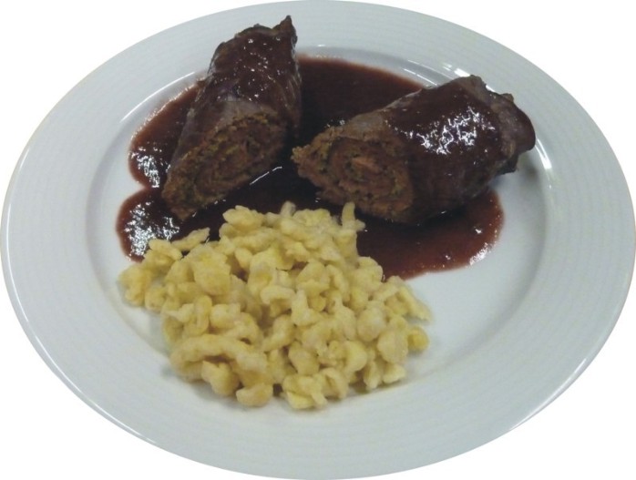 Rindsrouladen mit Kürbiskernen in Holundernektar
